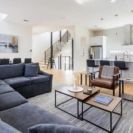 Modern 4Br Townhome With Rooftop